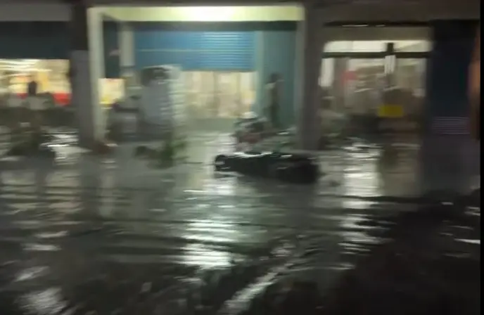 花蓮光復洪水漸退　路面都是淤泥！店家：物品全倒泡水、損失慘重