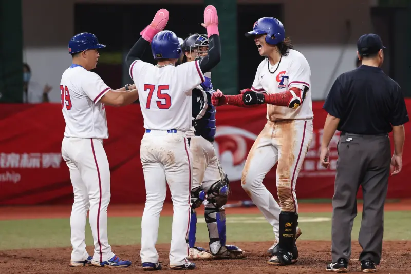 ▲2025年第31屆亞洲棒球錦標賽23日進入第二天賽程，B組重頭戲「台韓大戰」於晚間登場，中華隊展現壓倒性火力與投打優勢，最終以10：0提前七局「扣倒」韓國隊。（圖／中華棒協提供）