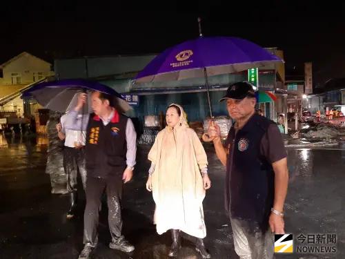 馬太鞍溪堰塞湖溢流衝擊光復鄉　徐榛蔚連夜坐鎮救災、關心居民
