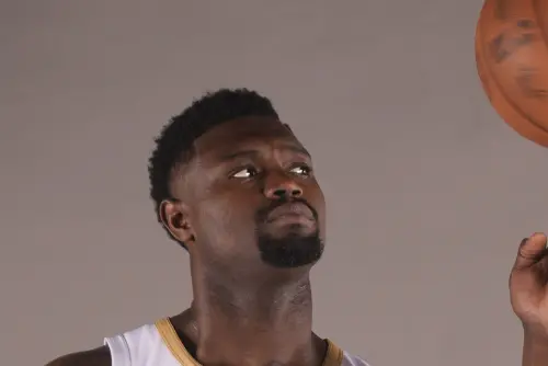 ▲紐奧良鵜鶘球星威廉森（Zion Williamson）在球隊媒體日亮相，外型明顯更精實，狀態回暖的他更直言：「我已經很久沒有感覺這麼好了，就像回到大學、高中時一樣。」（圖／美聯社／達志影像）