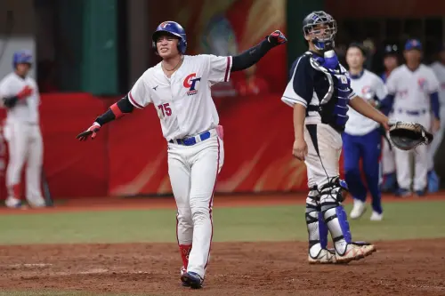 ▲韓國首局就潰敗。先發投手金鍾雲僅投2/3局便失3分退場，接替的投手群更在首局狂失6分，讓比賽早早失去懸念。（圖／中華棒協提供）