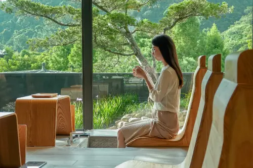 ▲位於山林兼味餐廳旁的「快哉亭」，在蒼翠山林中享受足沐體驗。（圖／春水興業集團提供）