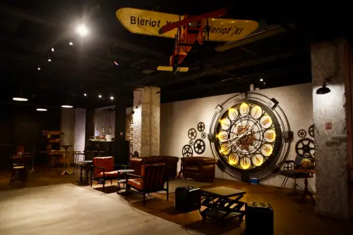 ▲「偵探寓所 MAZOR HOTEL」大打沈浸式體驗，大廳重現19世紀英倫偵探事務所場景。（圖／偵探寓所提供）