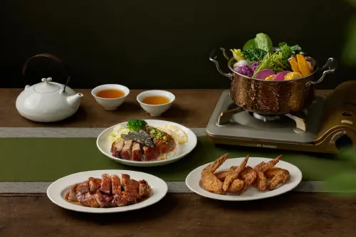 ▲山林兼味供應新台灣融合菜，左起：春秋山林烤鴨、三寶飯、山胡椒烤雞翅、野菜食蔬松露鍋。（圖／春水興業集團提供）