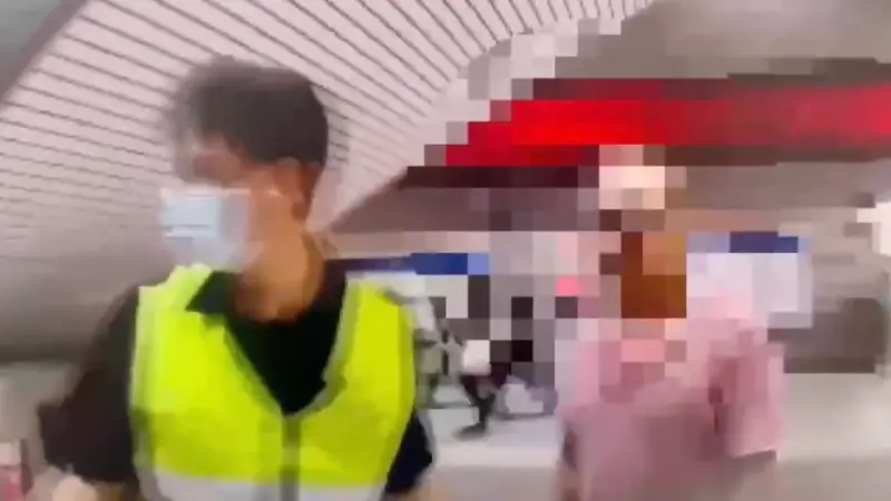 ▲北捷圓山站昨（23日）17時許有兩名民眾在車廂內發生糾紛。（圖／翻攝畫面）