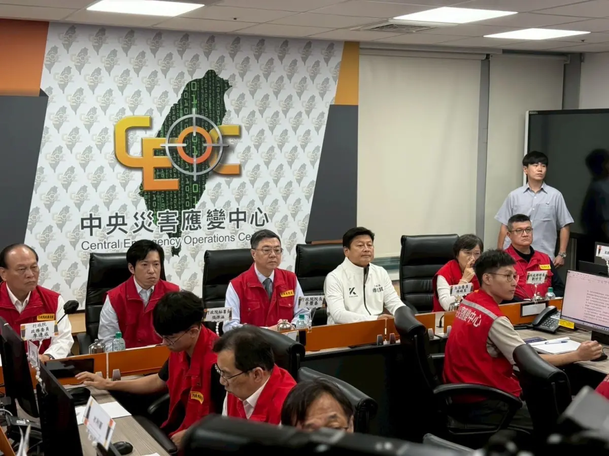 Re: [新聞]「堰塞湖是中央管的！」傅崐萁勘災嗆卓榮