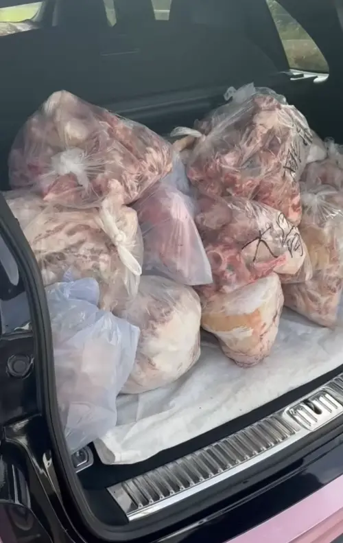 ▲賴彥汶主廚提到，今早7點已經從北部出發，準備150斤豬肉要到災區。（圖／翻攝賴彥汶臉書）