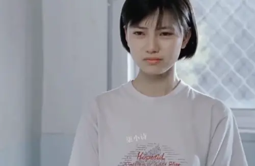 ▲17歲的高圓圓擁有超傾城長相，被星探挖掘後出道。（圖／翻攝自微博）