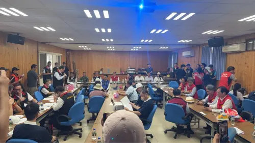 影／堰塞湖勘災二度互槓！傅崐萁批只會出一張嘴　卓榮泰憤而離席
