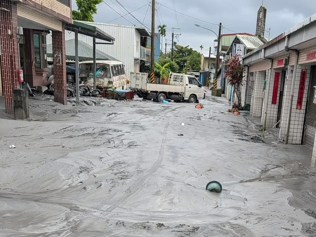 ▲花蓮光復鄉道路仍受外圍環流影響，公路局說明相關監理事宜可展延申辦。（圖／翻攝花蓮同鄉會社團臉書）