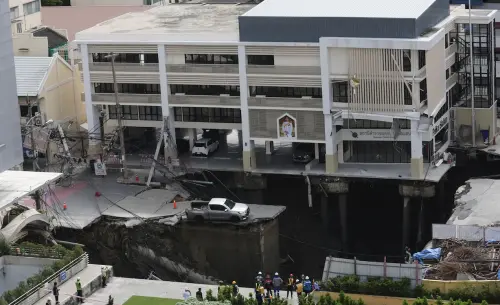 影／超巨大天坑！泰國路面「突然下沉50公尺」　醫院門前路不見
