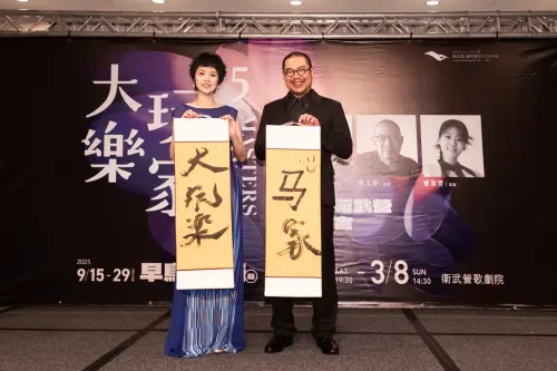 ▲曹雅雯（左）將在高雄衛武營藝術文化中心開唱，主辦單位衛武營藝術總監簡文彬（右）承諾，會加強保全，以防狂粉騷擾。（衛武營國家藝術文化中心提供）