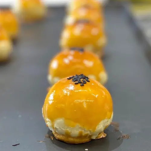 ▲呂昇達老師指出，蛋黃酥合理售價最簡單的算法是「合理售價 ≈ 完整成本 × 3」。（圖／呂昇達老師的烘焙市集臉書）