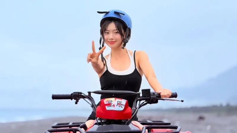 ▲味全龍啦啦隊女神金娜妍在韓國驚傳車禍，雖然檢查無大礙，仍因脖子疼痛與高燒難耐需治療，不過即便身體不適，她仍在社群暖心祈福台灣，盼花蓮平安度過颱風，引發粉絲心疼與打氣。（圖／翻攝自金娜妍Threads@naaa_.y）