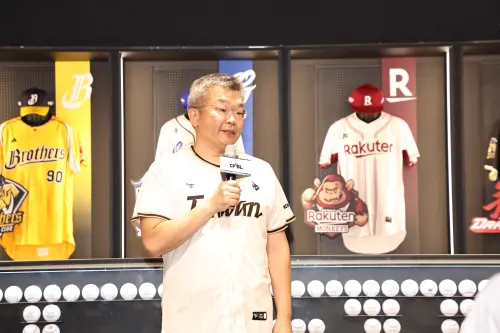 堰塞湖重創「棒球搖籃」花蓮光復鄉　蔡其昌與中職6球團捐款50萬
