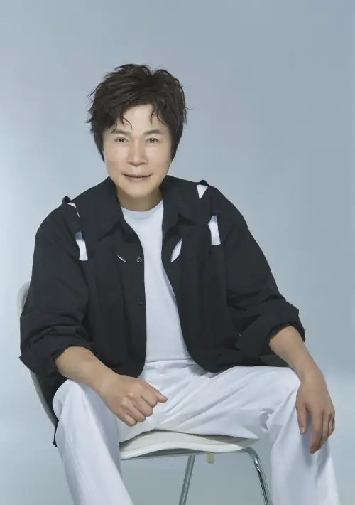 ▲洪榮宏（如圖）明年將在高雄流行音樂中心開唱，為保持體力和外型，他表示運動是最好的保養，適時地做醫美是對演藝事業的尊重。（圖／阿爾發音樂提供）