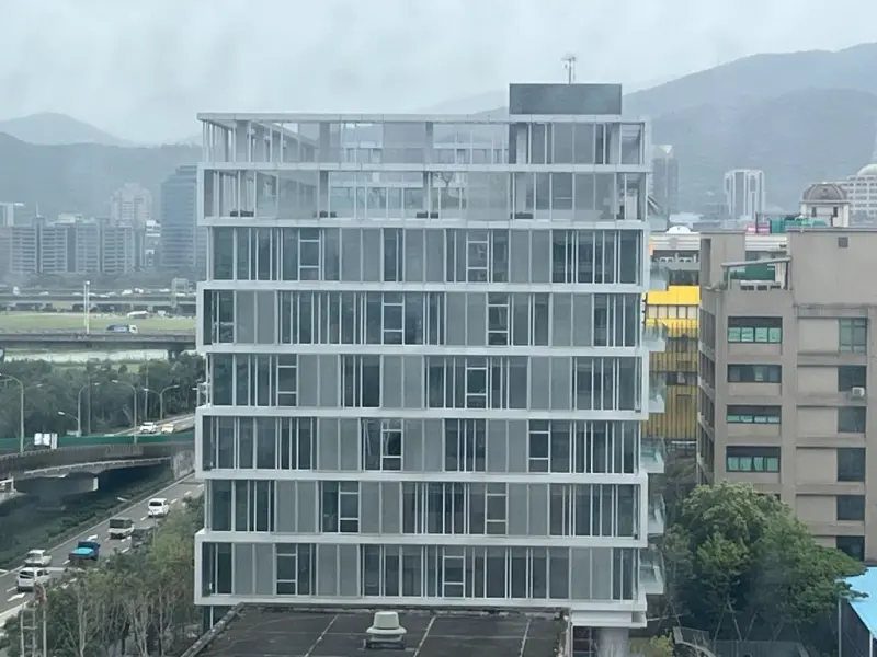 ▲根據信義全球資產公司統計，今年前9個月台北市辦公市場交易量比去年同期減少約20%，不過台北辦公市場仍連續3年維持200億元以上的成交熱度。（圖／信義全球資產公司提供）