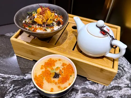 ▲左起：「北海道海膽明太子茶泡飯」、「松露山藥海膽」。（圖／記者蕭涵云攝）