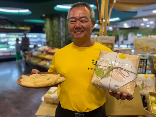 ▲Mia C'bon推出來自斗六鎮北朱丹灣的「團圓蜜文旦」，果形勻稱，果皮薄而細緻。（圖／記者鍾怡婷攝）