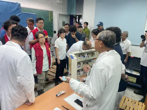 ▲副總統蕭美琴也到災區醫療站了解現場民眾的醫療需求。（圖／花蓮慈濟醫院提供）