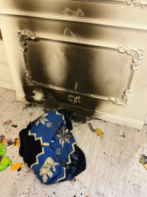 ▲何宗霖當下迅速拿起手邊毛衣厚外套沾水弄濕，順利將火勢撲滅。（圖／何宗霖授權使用）