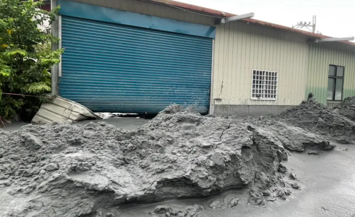 ▲馬太鞍溪堰塞湖溢流，光復鄉市災情嚴重。（圖／花蓮縣議員胡仁順臉書）