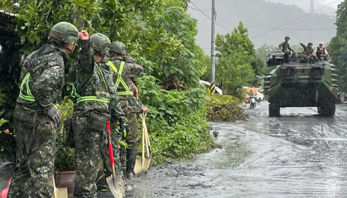 ▲花蓮馬太鞍堰塞湖23日發生溢流，國軍進駐花蓮縣光復鄉災區，一名網友昨（25）日發文指出，相關單位希望外界能捐贈「太陽餅」。（圖／花蓮縣議員胡仁順臉書）