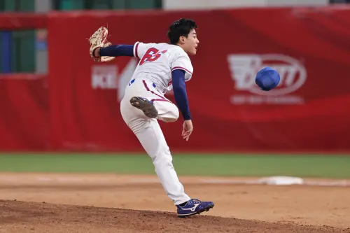 亞錦賽／「小帥哥」李致霖猛飆火球！香港打者摸不到、無奈直搖頭
