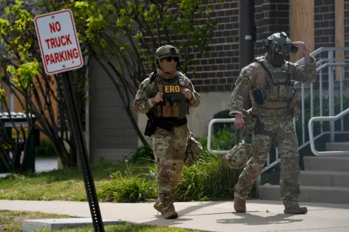 影／川普大力打擊移民惹禍？ICE德州辦事處遭槍擊　子彈上寫這句
