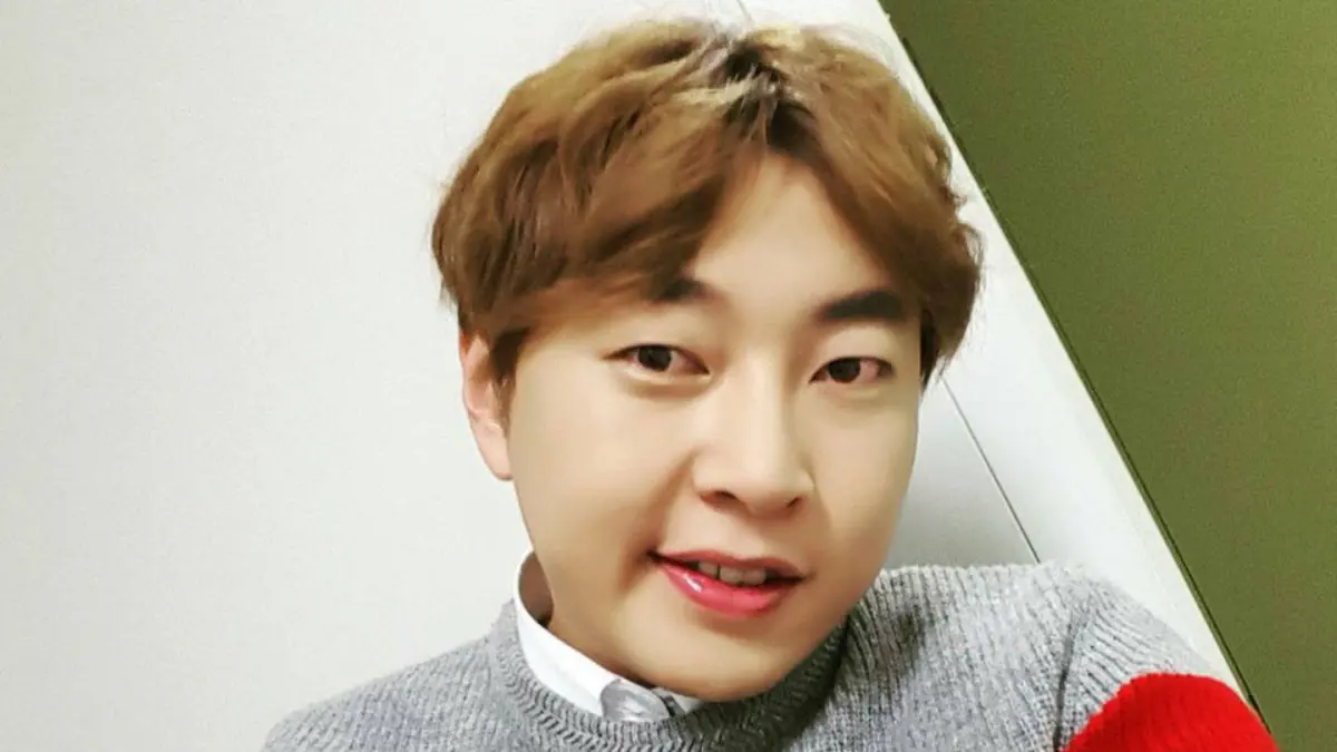 ▲韓國諧星李陳鎬繼爆出23億韓元賭博債後，再遭爆凌晨酒駕百公里，竟被女友親自檢舉。酒測值達吊銷標準，他坦承過錯，公司道歉，形象再陷危機。（圖／翻攝自李陳鎬臉書이진호）