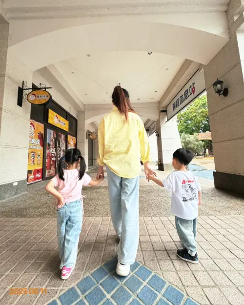 ▲Una（中）直言，：「孩子是我撐下去的力量！」（圖／翻攝自Una IG@ounalino）