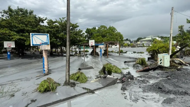 ▲花蓮受到樺加沙颱風帶來驚人雨勢、災情慘重，中央啟動專案募款，也澄清使用去向。（資料照／取自徐榛蔚臉書）