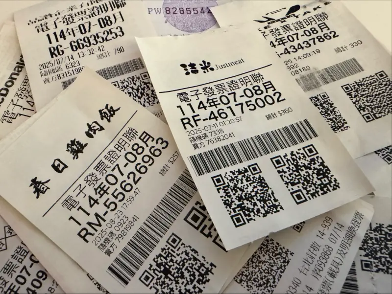 ▲114年07-08月統一發票自6日中秋節起開始換錢，7-11一招將六獎200元「放大變280元」，雲端發票中獎查詢一次看。（圖／記者張嘉哲攝）