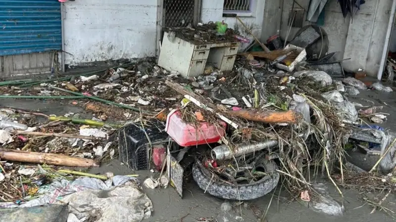 全光復垃圾沖來家門口！鄉民崩潰PO文「已經開始發臭」超慘現況曝