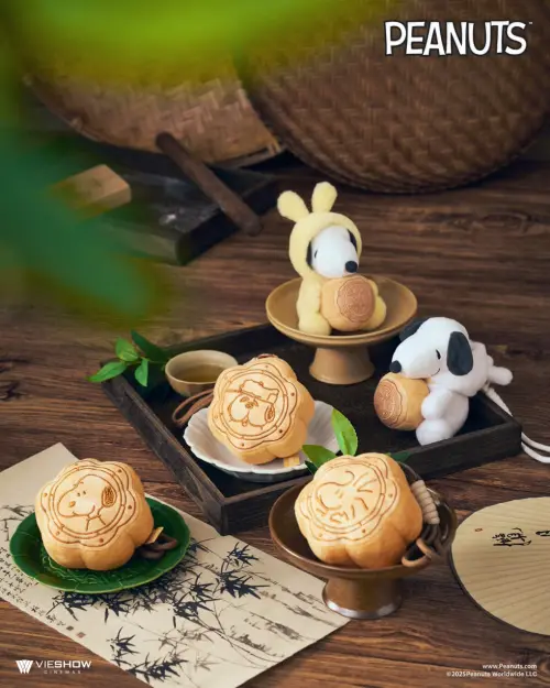 ▲威秀影城2025中秋節「史努比月餅」吊飾、玩偶超萌。（圖／翻攝自威秀影城粉絲團）