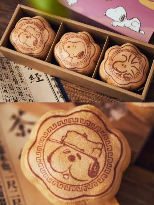 ▲3入組「史努比絨毛月餅禮盒」，每個7cm迷你小月餅非吊飾。（圖／翻攝自威秀影城粉絲團）