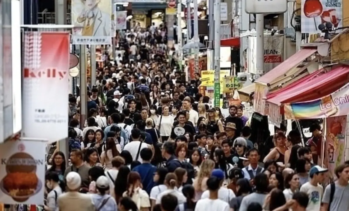 ▲中國十一長假來襲，根據訂房網數據，日本恐將湧入中國旅客。（圖／翻攝自X）