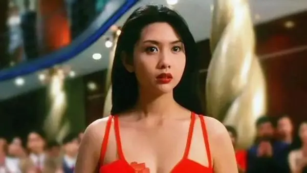 ▲今年57歲的邱淑貞（如圖）罕見露面，被粉絲拍到素顏戴50萬勞力士上街，氣色相當好讓粉絲大讚：沒有歲月痕跡。（圖／翻攝自微博）