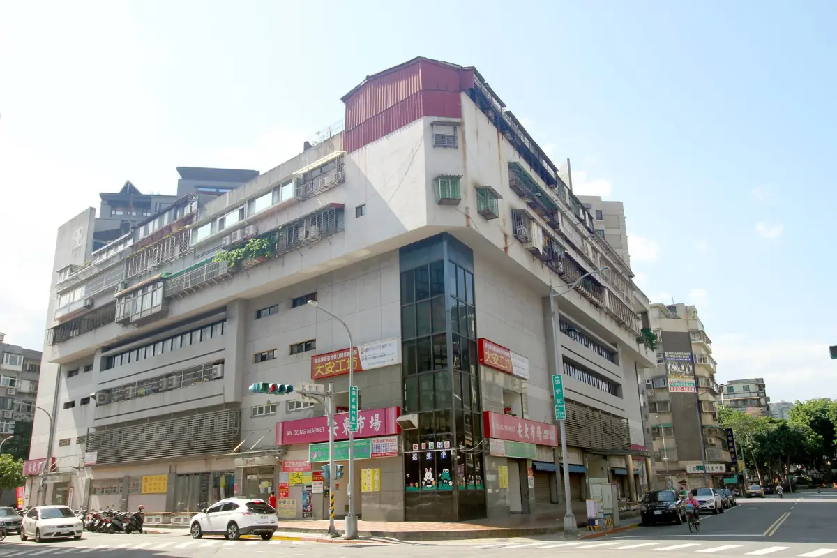 ▲台北安東市場去年遭受大火而暫停，目前攤商陸續重新開張，安東市場也預計將於10月10日舉行重新開幕典禮。（圖／台北市市場處提供）