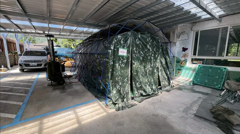 ▲國軍出動行動沐浴車，讓災民可以好好洗澡。（圖／讀者提供）