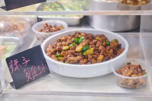 ▲安東市場內知名的攤商包含號稱「天下第一攤金牌料理」的「馬師廚房原創料理」。（圖／台北市市場處官網）