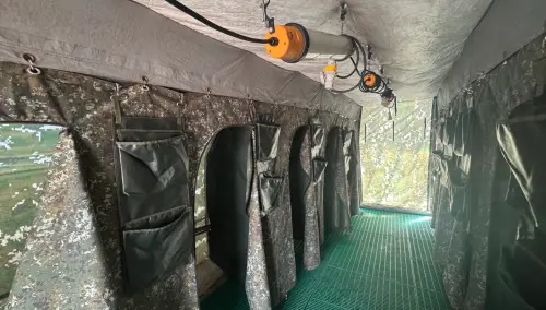 ▲國軍出動沐浴車，兼顧個人隱私，可以提供多人同時洗澡。（圖／讀者提供）
