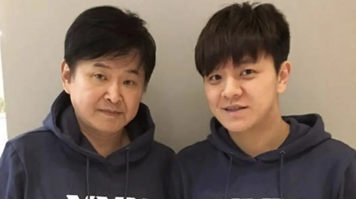 ▲已故藝人賀一航（左）離別人世6年，曾治豪（右）逢中秋佳節思念更甚，曾於節目中談及生命缺憾，因爸爸忙碌工作，缺席了自己的童年生活，「一年看有沒有見超過5次吧。」（圖／翻攝自曾治豪臉書）