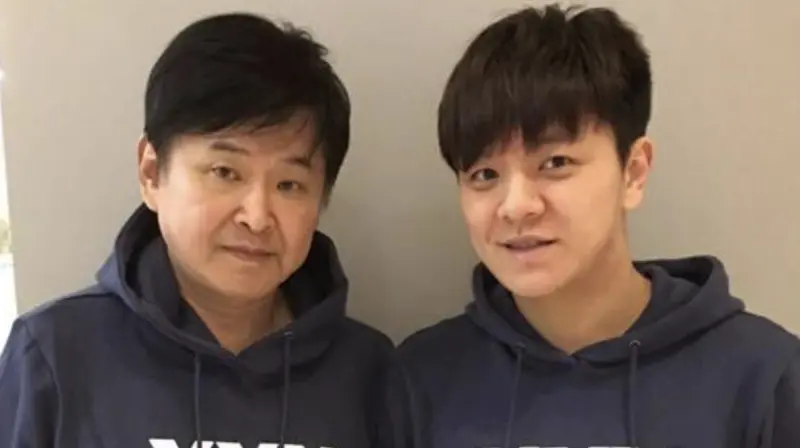 ▲已故藝人賀一航（左）離別人世6年，曾治豪（右）逢中秋佳節思念更甚，曾於節目中談及生命缺憾，因爸爸忙碌工作，缺席了自己的童年生活，「一年看有沒有見超過5次吧。」（圖／翻攝自曾治豪臉書）