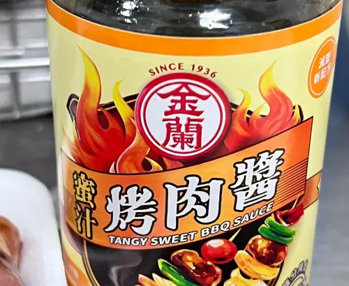 ▲金蘭蜜汁烤肉醬藉由各式綜合香辛料豐富肉類口感，且主打減鹽新配方，甚至推出家庭大容量版。（圖／我愛全聯-好物老實説）