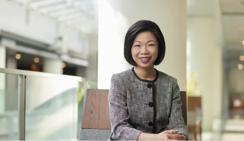 ▲新加坡外交部兼內政部高級政務部長沈穎在國會上表示，將更新「防止外來干預法令」，以強化應對社群媒體與人工智慧帶來的新型干預威脅。（圖／翻攝自新加坡國際發展部）