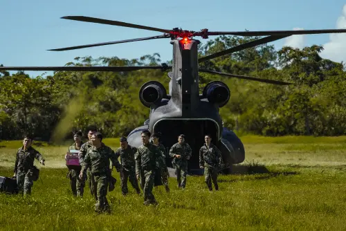 馬太鞍溪堰塞湖溢流致災　陸軍直升機空運搜救兵力跨區增援救災
