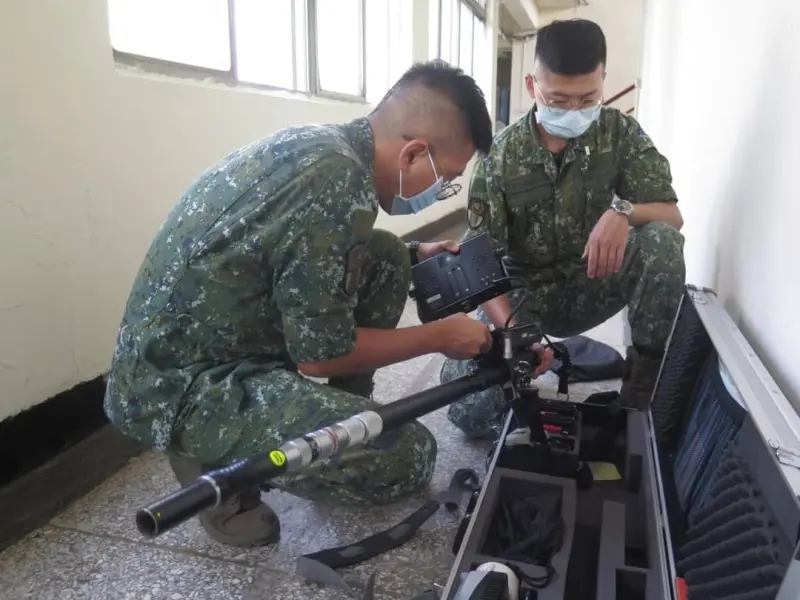    ▲第三作戰區53工兵群官兵第一時間完成裝土機、照明尾車及生命探測儀等專業裝備整備，迅速投入花蓮救災。（圖／陸軍司令部提供）  