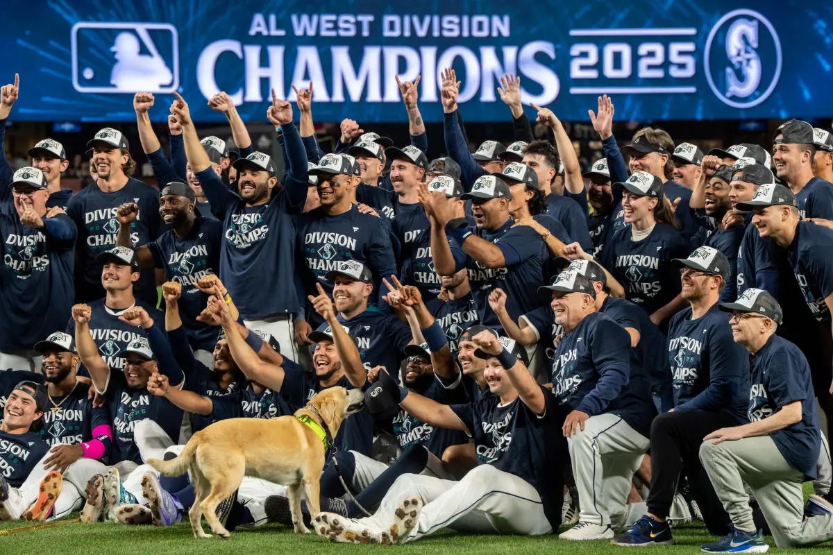 ▲西雅圖水手24年來首度奪下美聯西區冠軍，捕手勞雷（Cal Raleigh）單場雙響砲，點燃T-Mobile Park封王之夜。（圖／路透／達志影像）