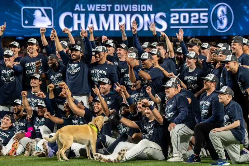 ▲西雅圖水手24年來首度奪下美聯西區冠軍，捕手勞雷（Cal Raleigh）單場雙響砲，點燃T-Mobile Park封王之夜。（圖／路透／達志影像）